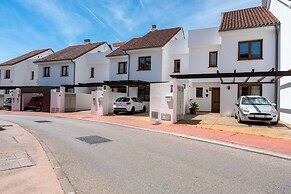 Spacious 4BR Townhouse - Rooftop Terrace