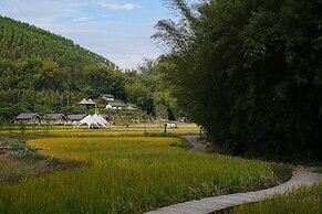 SINYE IN THE VALLEY