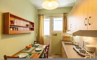 Cozy Apartment in Faliro