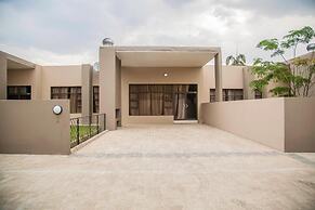 Longhorn Executive Apartment
