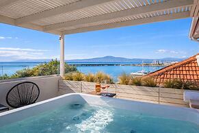 Panellinion Beachfront Suite With Private Jacuzzi
