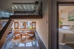 Lijiang Fog Gallery Hotel
