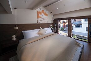 Lijiang Fog Gallery Hotel