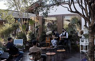 Lijiang Fog Gallery Hotel