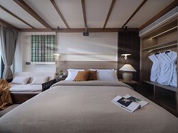 Lijiang Fog Gallery Hotel