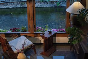 Lijiang Fog Gallery Hotel