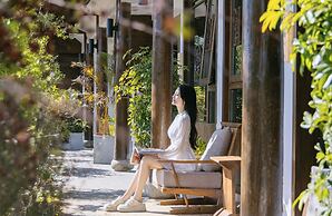 Lijiang Fog Gallery Hotel