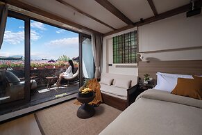 Lijiang Fog Gallery Hotel