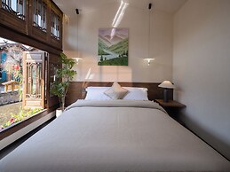 Lijiang Fog Gallery Hotel