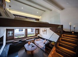 Lijiang Fog Gallery Hotel