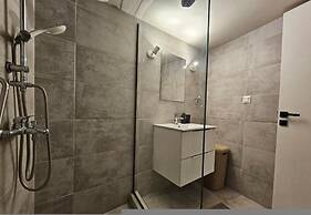 J G Luxury Apartment - Athens Town