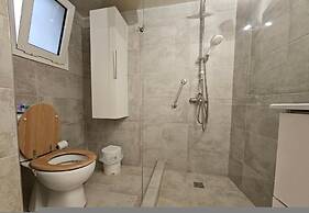 J G Luxury Apartment - Athens Town