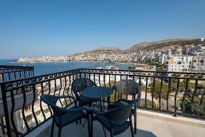 Duplex Penthouse with Jacuzzi