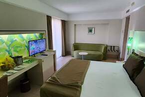 Ambassador Plaza Hotel