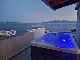 Elite Sea View Jacuzzi Penthouses