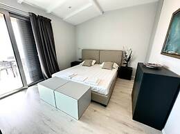 Elite Sea View Jacuzzi Penthouses