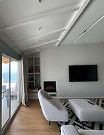Elite Sea View Jacuzzi Penthouses