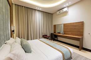 Topaz Hotel Suites