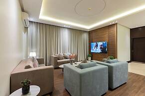 Topaz Hotel Suites