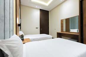 Topaz Hotel Suites
