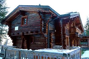Chalet in La Tania Near Ski Slopes