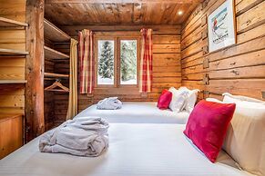 Chalet in La Tania Near Ski Slopes