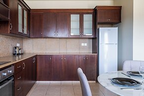 Stylish 2BR Apt Balcony WiFi