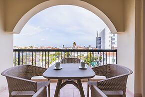 Stylish 2BR Apt Balcony WiFi