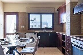 Stylish 2BR Apt Balcony WiFi