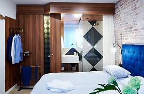 Hotel Five Rooms