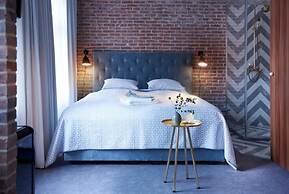 Hotel Five Rooms