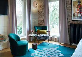 Hotel Five Rooms