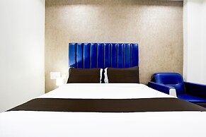 Deluxe With Twin Bedbluemoon Hotel