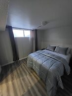Bright & Cozy 2-bedroom Main Floor Suite