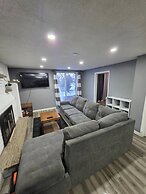 Bright & Cozy 2-bedroom Main Floor Suite
