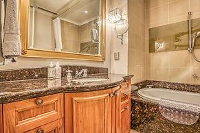 Luxurious Two-Bedroom Apartment