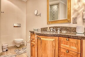 Luxurious Two-Bedroom Apartment
