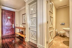 Deluxe One-Bedroom Apartment