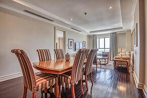 Deluxe One-Bedroom Apartment