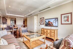 Deluxe One-Bedroom Apartment