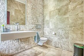 Executive 4-Bedroom Home