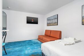 Plush Hotel