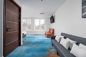 Plush Hotel