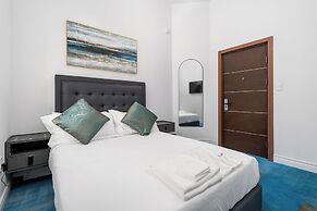 Plush Hotel