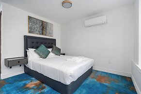 Plush Hotel