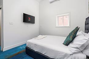 Plush Hotel