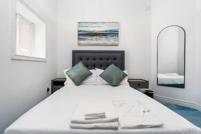 Plush Hotel