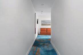 Plush Hotel