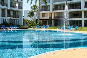 Luxury Condo with Private Beach 4BR