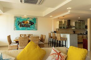 Luxury Condo with Private Beach 4BR